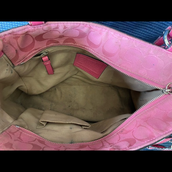 Coach Barbie pink Signature Bag with Silver Fasteners - Picture 3 of 7